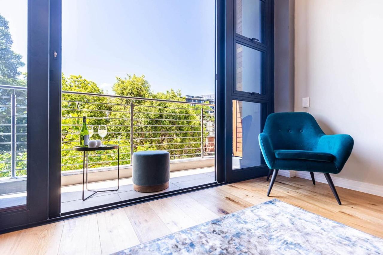 The Docklands Luxury Apartment