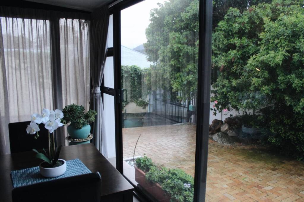 Apartment Peony Place Cape Town
