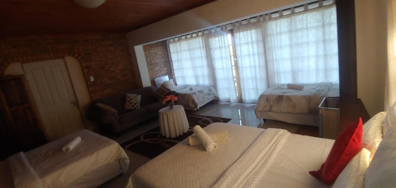 Guest house Zenith House Loevestein Self Catering Accomodation