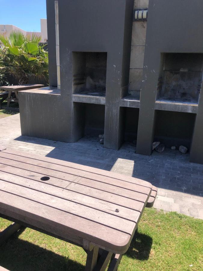 Apartamento Infinity Self Catering Beachfront 302 *
