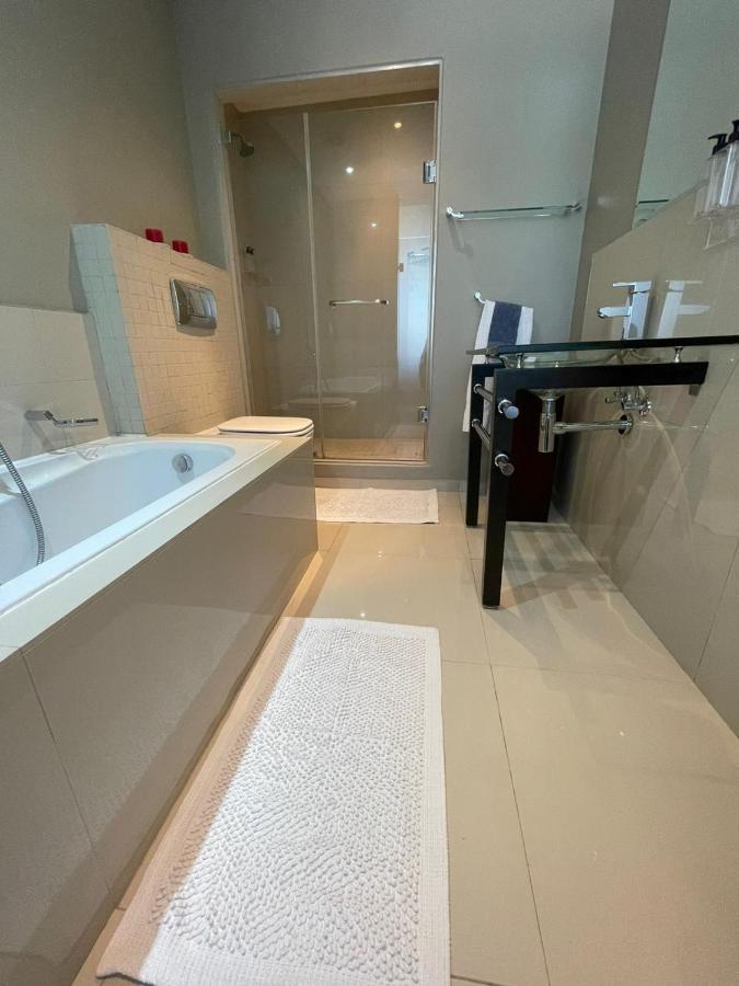 Infinity Self Catering Beachfront 302 Apartamento *
