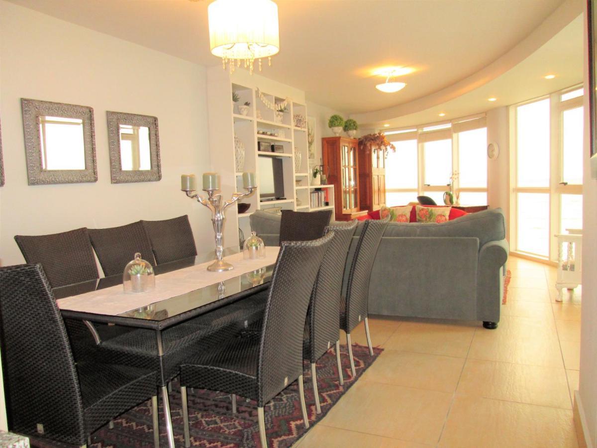 Eugenie's Place, Ocean View Apartment *