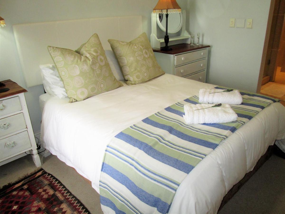 Eugenie's Place, Ocean View Apartment