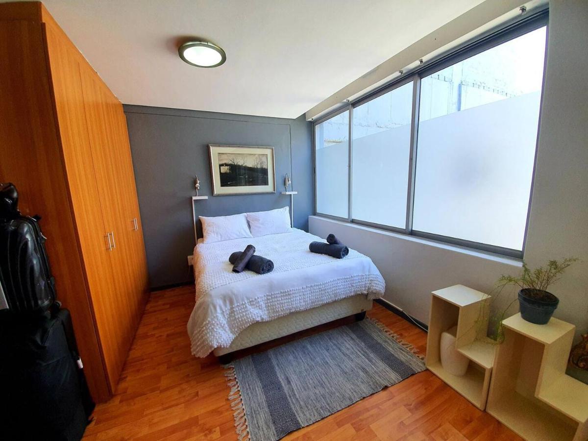 Apartment Market Place *