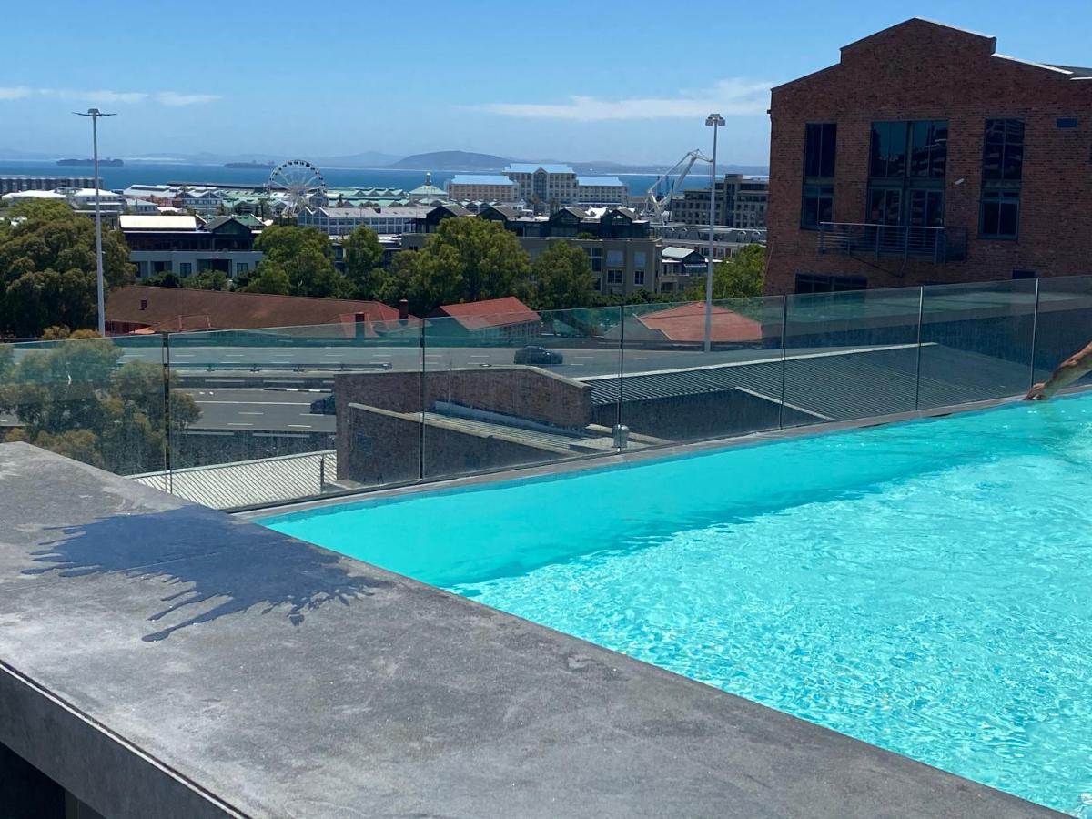 Modern In The Docklands, De Waterkant, Stunning Views, Gorgeous Pool Deck Apartment