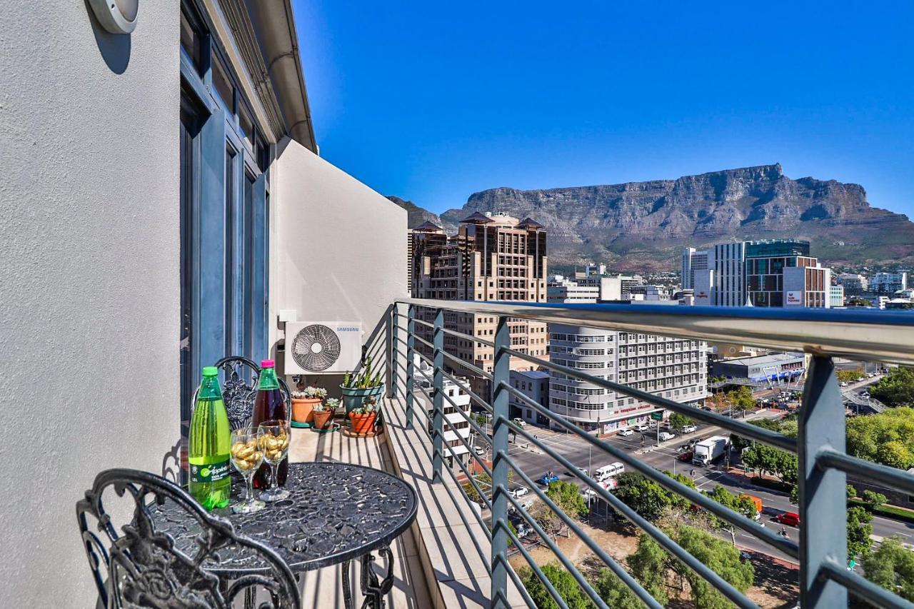 Quayside 1206 By Ctha * Cape Town
