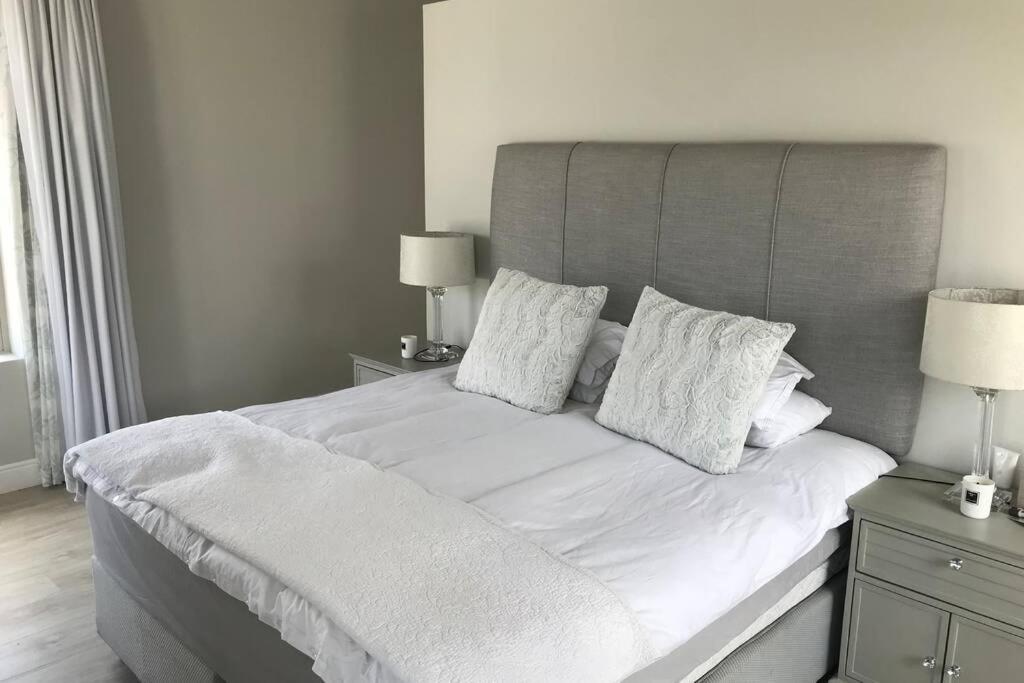 Villa Private Lake With Pool And Battery Backup Power Cape Town