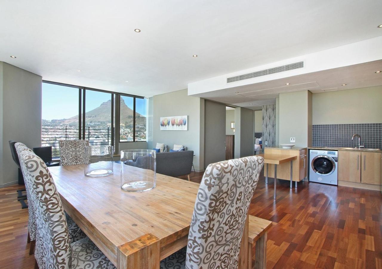 Spacious 3 Bedroom Family In Apartment *