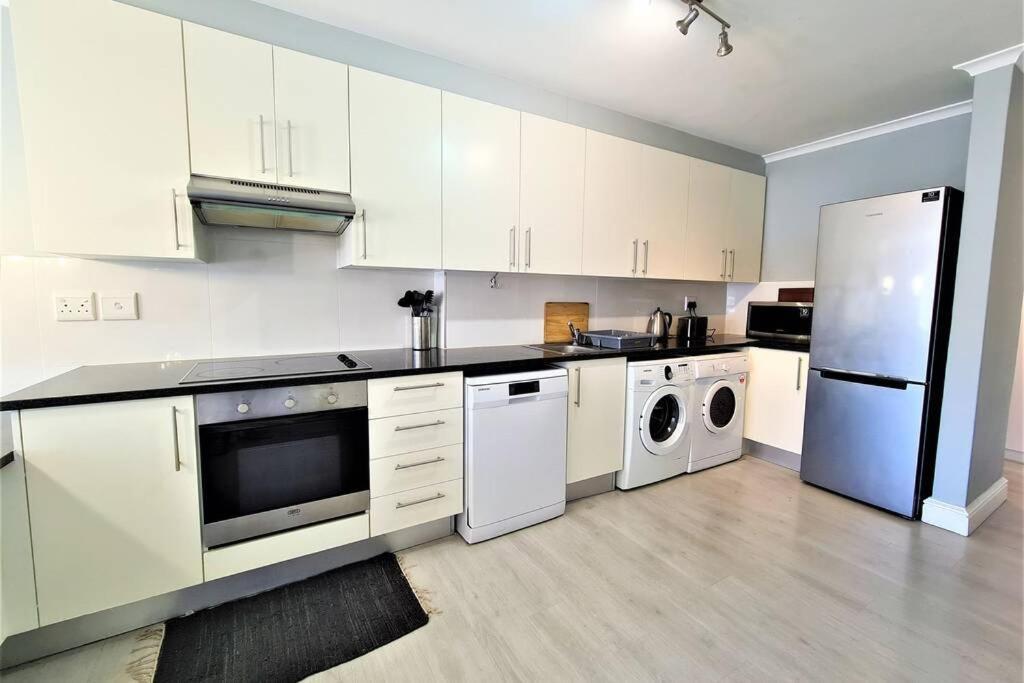 Modern & Secure 3 Bedroom Apartment