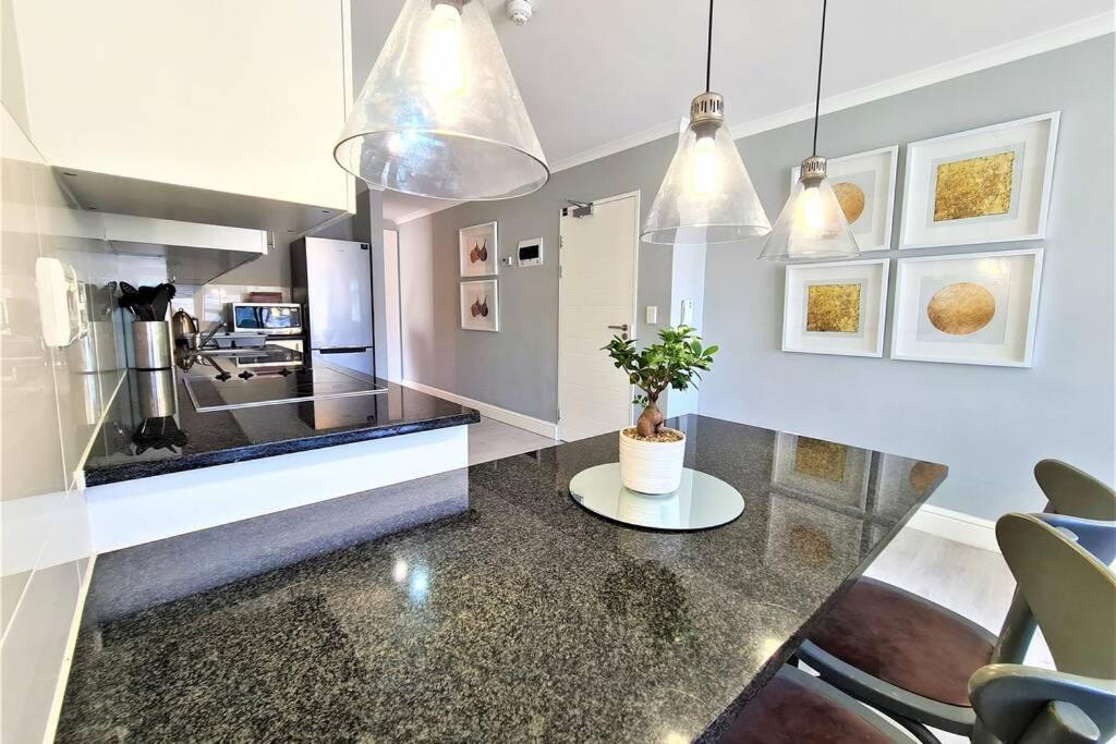 Modern & Secure 3 Bedroom Apartment *
