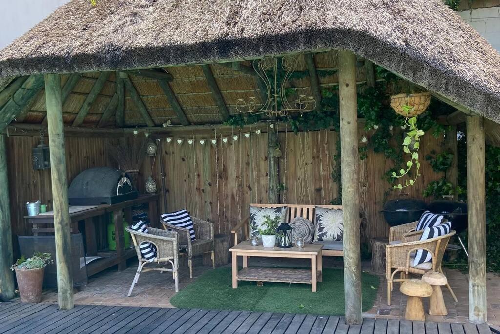 Sunny Open Living Family In The Winelands Holiday home *