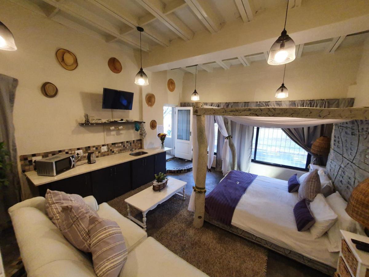 Bedrock Honeymoon Studio En-suite Apartment