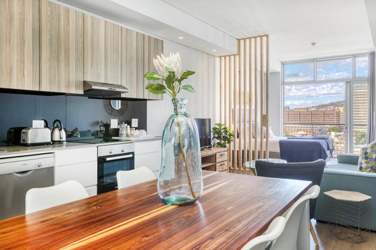 Elegant Modern Near Table Mountain Apartment