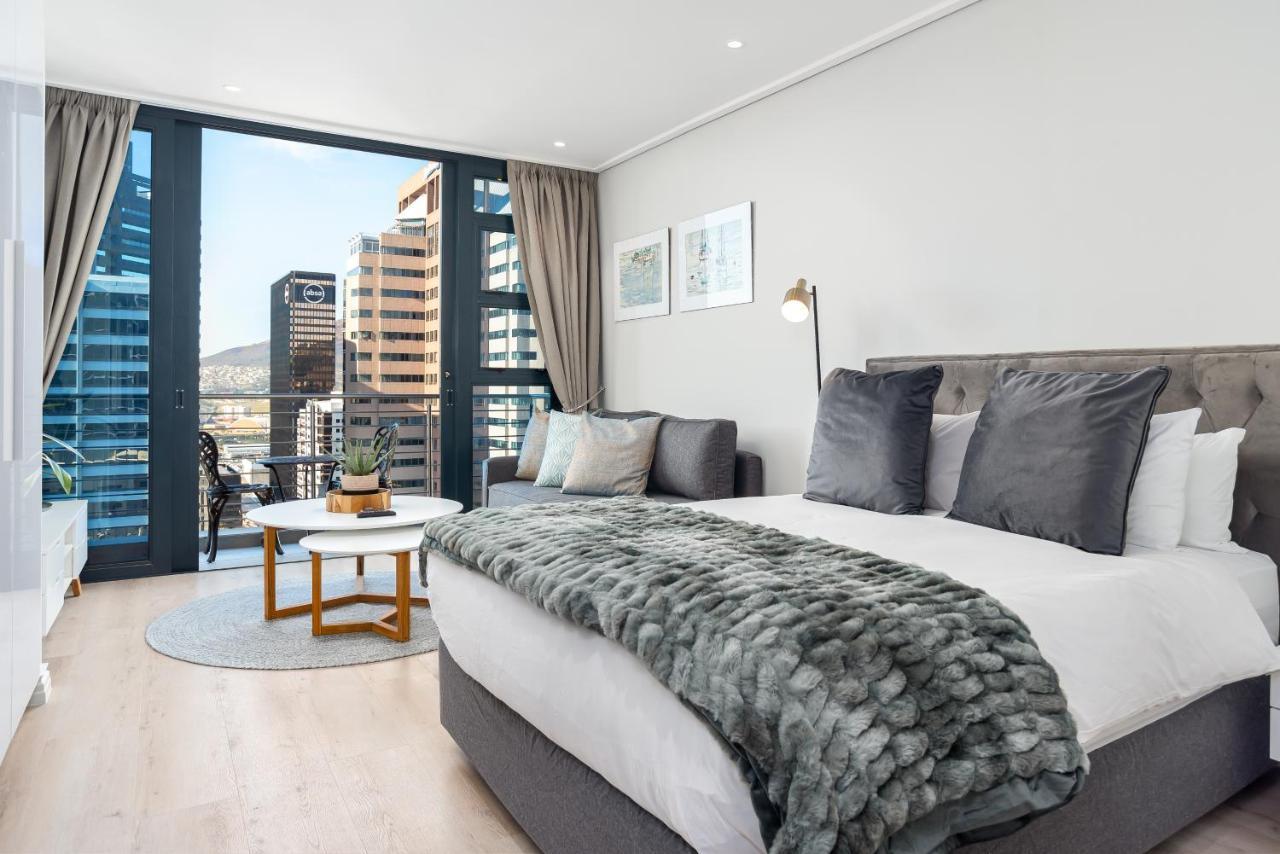 16 On Bree Luxury Apartment