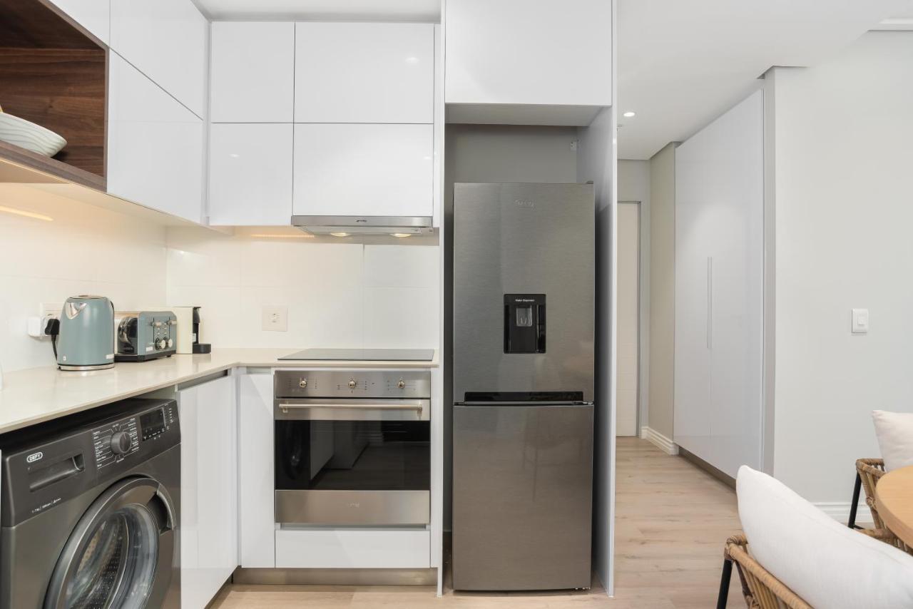 16 On Bree Luxury Apartment