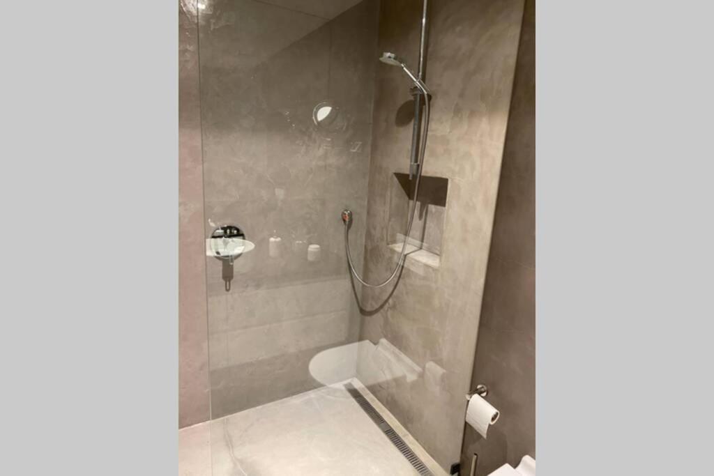 Dolphin E24 Direct Access To The Holiday home *