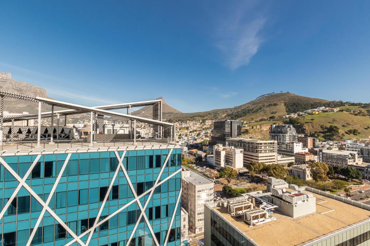 Modern Sanctuary In The Heart Of Cbd W Pool, Outdoor Gym * Cape Town