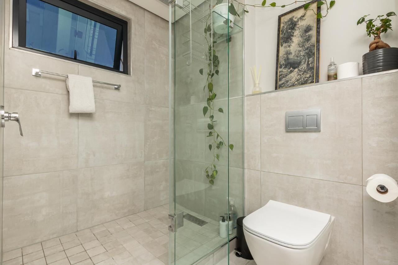 Apartment Modern Sanctuary In The Heart Of Cbd W Pool, Outdoor Gym Cape Town