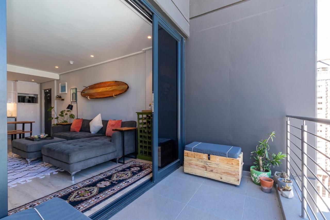 Modern Sanctuary In The Heart Of Cbd W Pool, Outdoor Gym Apartment