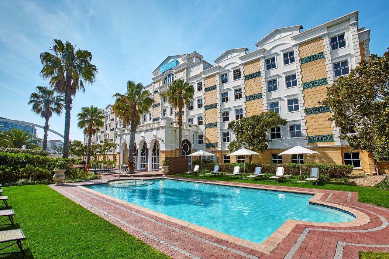 Stayeasy Century Hotel 3*