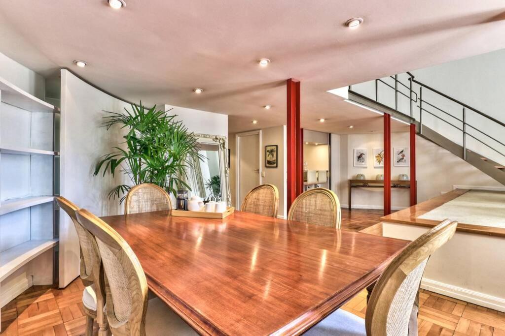 Couples Retreat, Bar, Library, 24 Hour Security *
