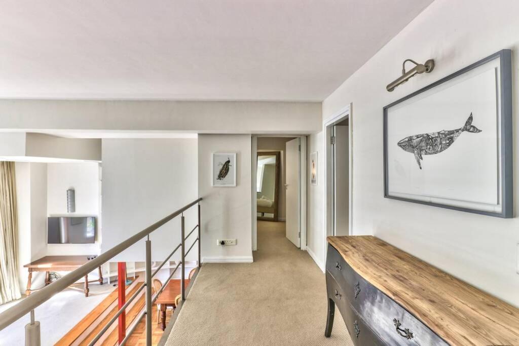 Couples Retreat, Bar, Library, 24 Hour Security *