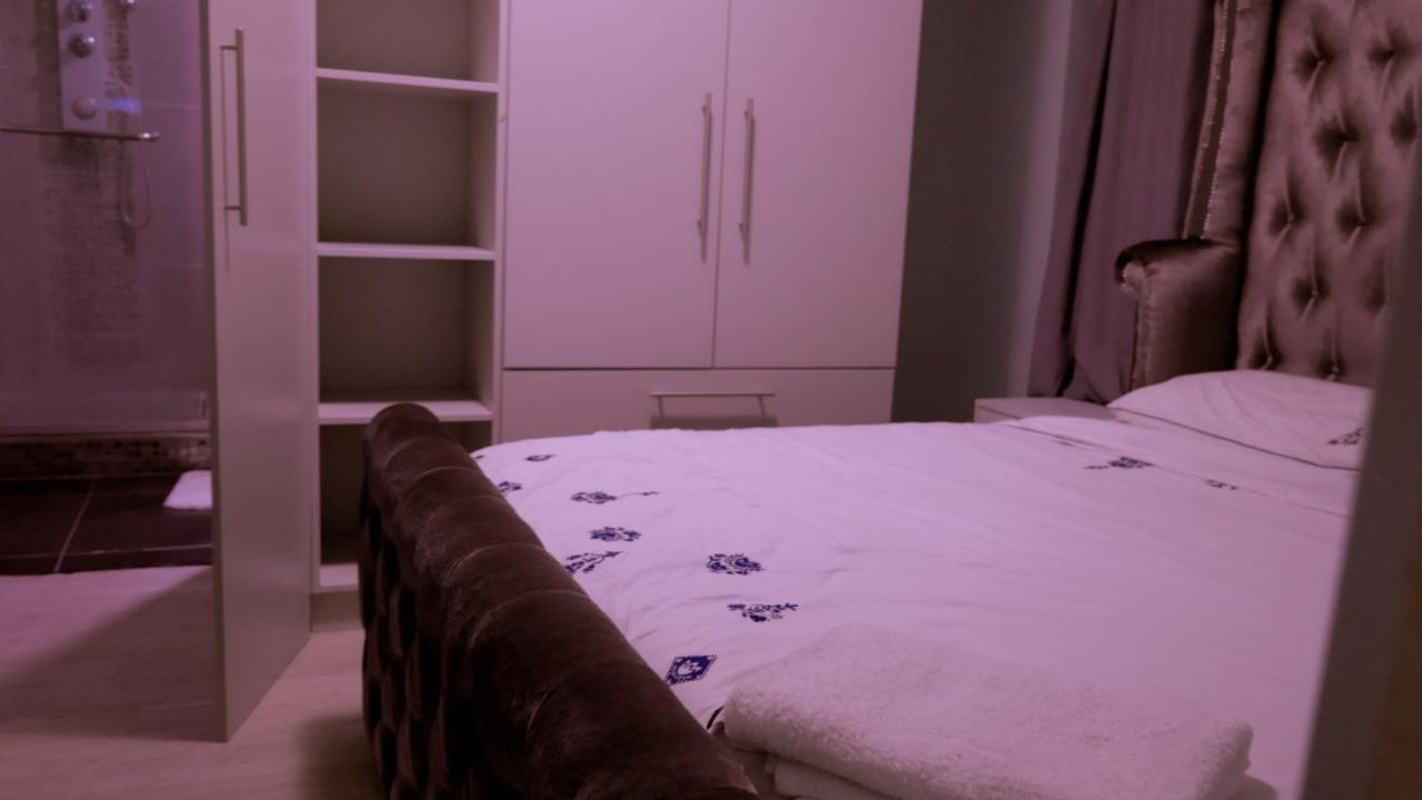 Mo Square Capital N Guest House Guest house Cape Town