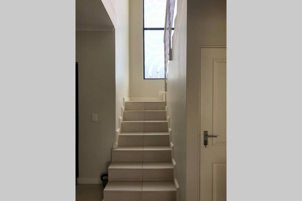 Feel@home - Bloubergstrand Villa *
