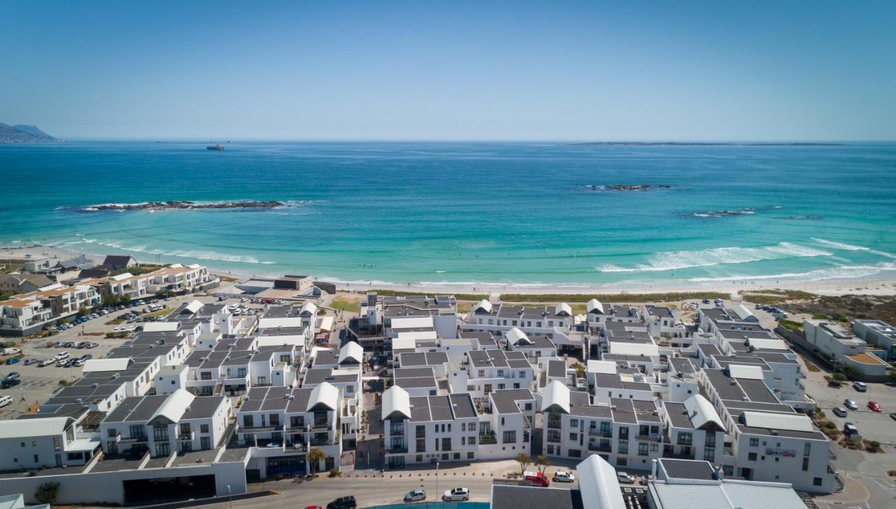 Elegant Beachfront 192 Eden On The Bay Beachfront Apartment, Blouberg, *