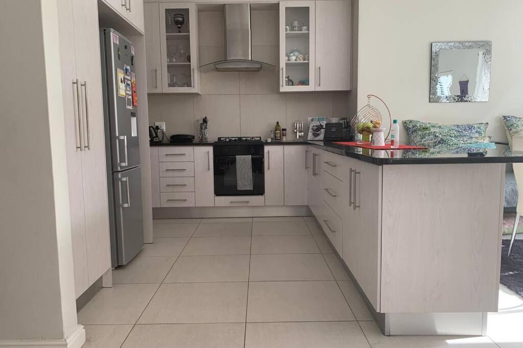 Feel@home - Bloubergstrand Villa Cape Town