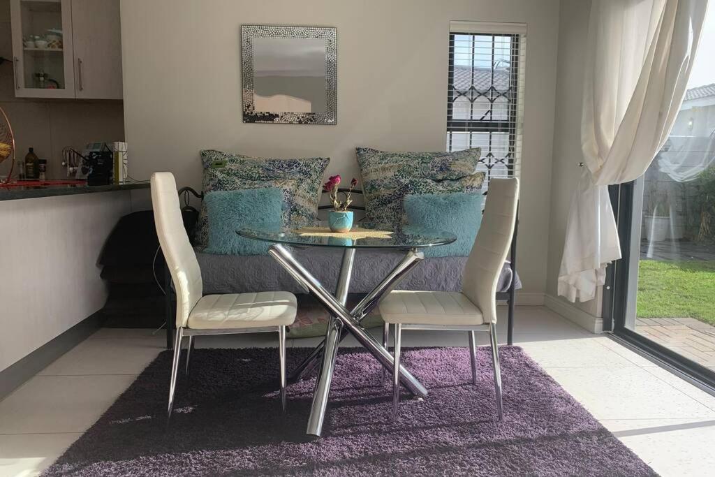 Feel@home - Bloubergstrand Cape Town