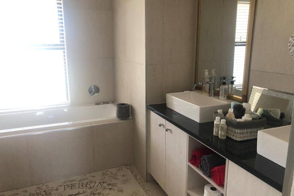 Feel@home - Bloubergstrand Villa *