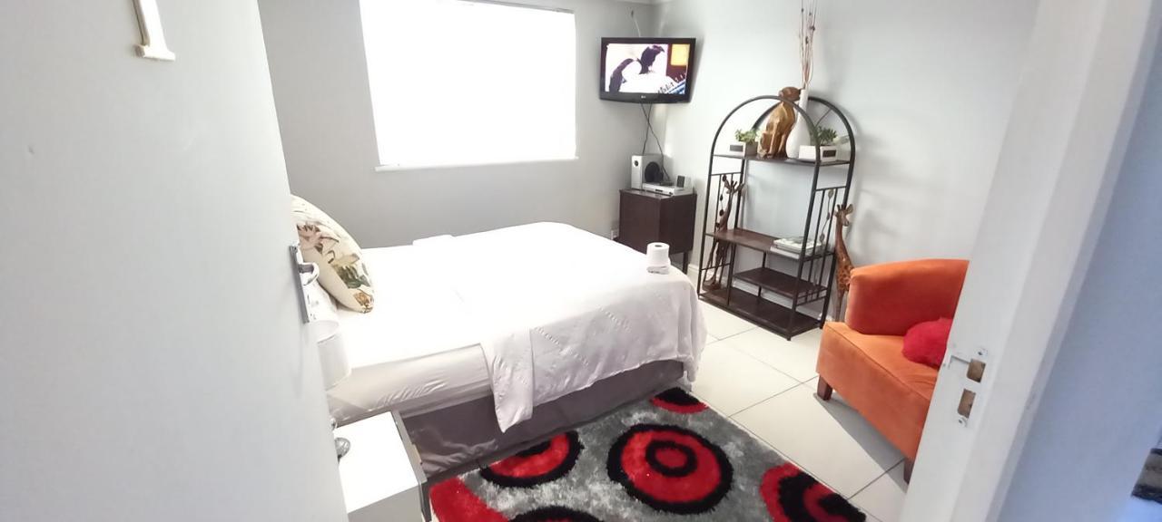 Neo&ruks Located In Quite And Secure Area Cape Town