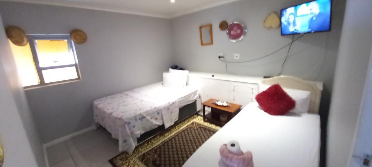 Neo&ruks Located In Quite And Secure Area Cape Town