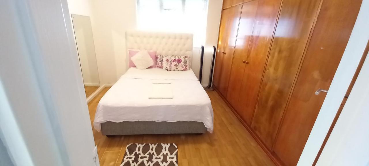 Neo&ruks Located In Quite And Secure Area *