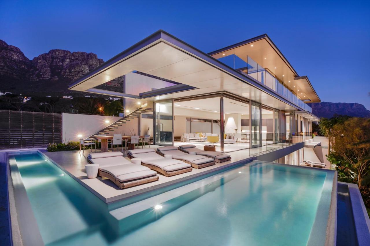 008 * Cape Town