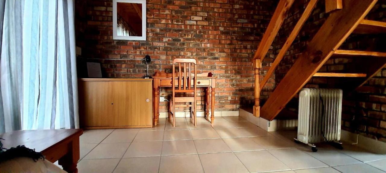 Cozy +/- 500m From The Apartment Cape Town