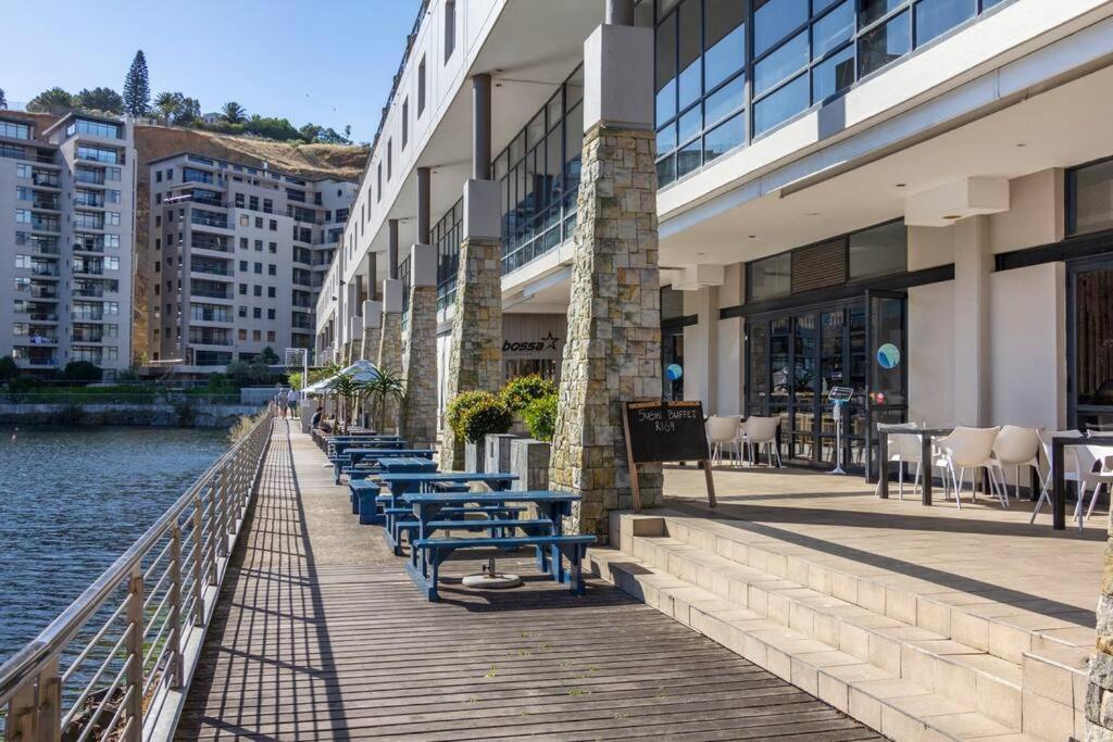 Apartment Elgene's Getaway Waterfront Views + Terrace Cape Town