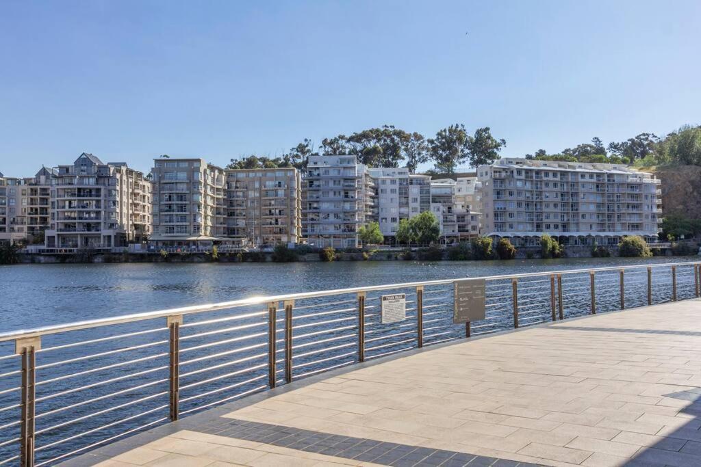 Elgene's Getaway Waterfront Views + Terrace Apartment Cape Town