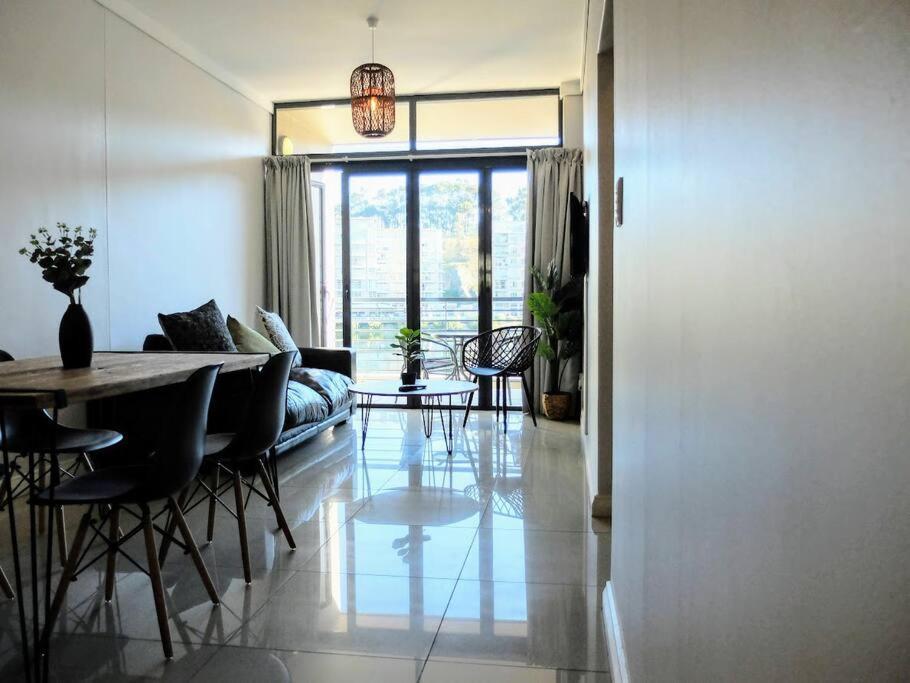 Apartment Elgene's Getaway Waterfront Views + Terrace Cape Town