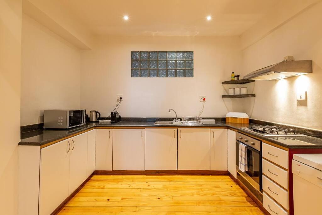 Unique Joined/separate Family Living- Heart Of * Cape Town
