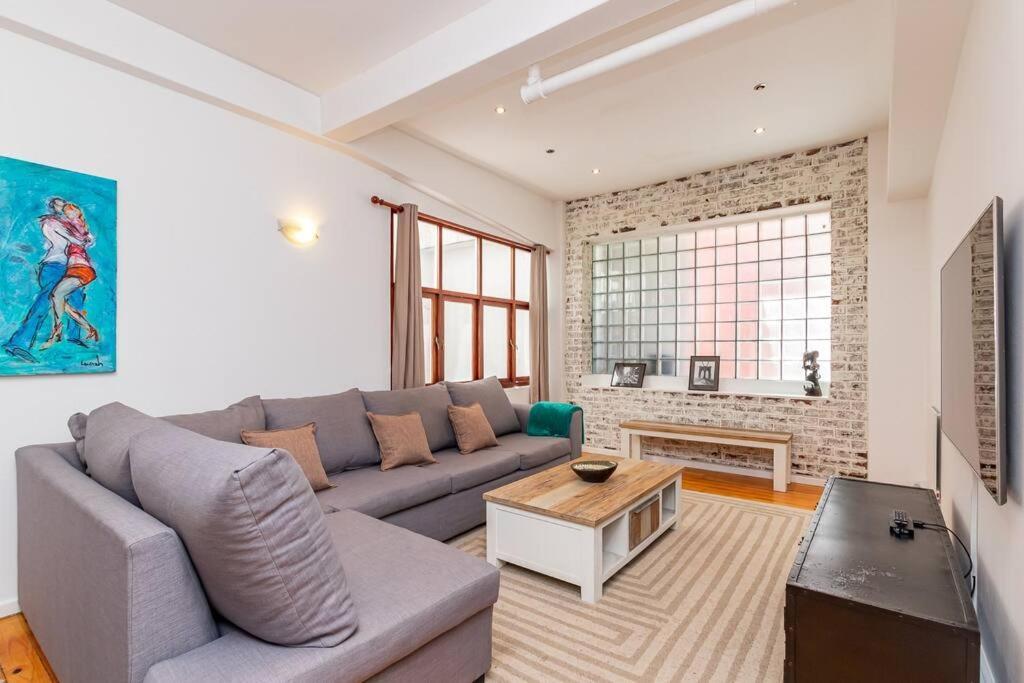 Apartment Unique Joined/separate Family Living- Heart Of *