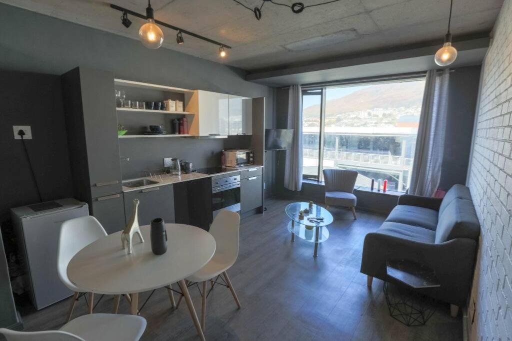 622 Gorgeous In Wex 1 Woodstock * Cape Town