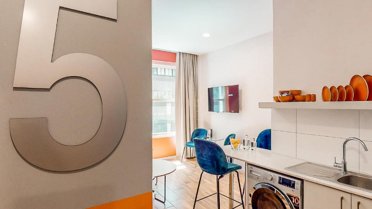 Urban Oasis Aparthotel 3*