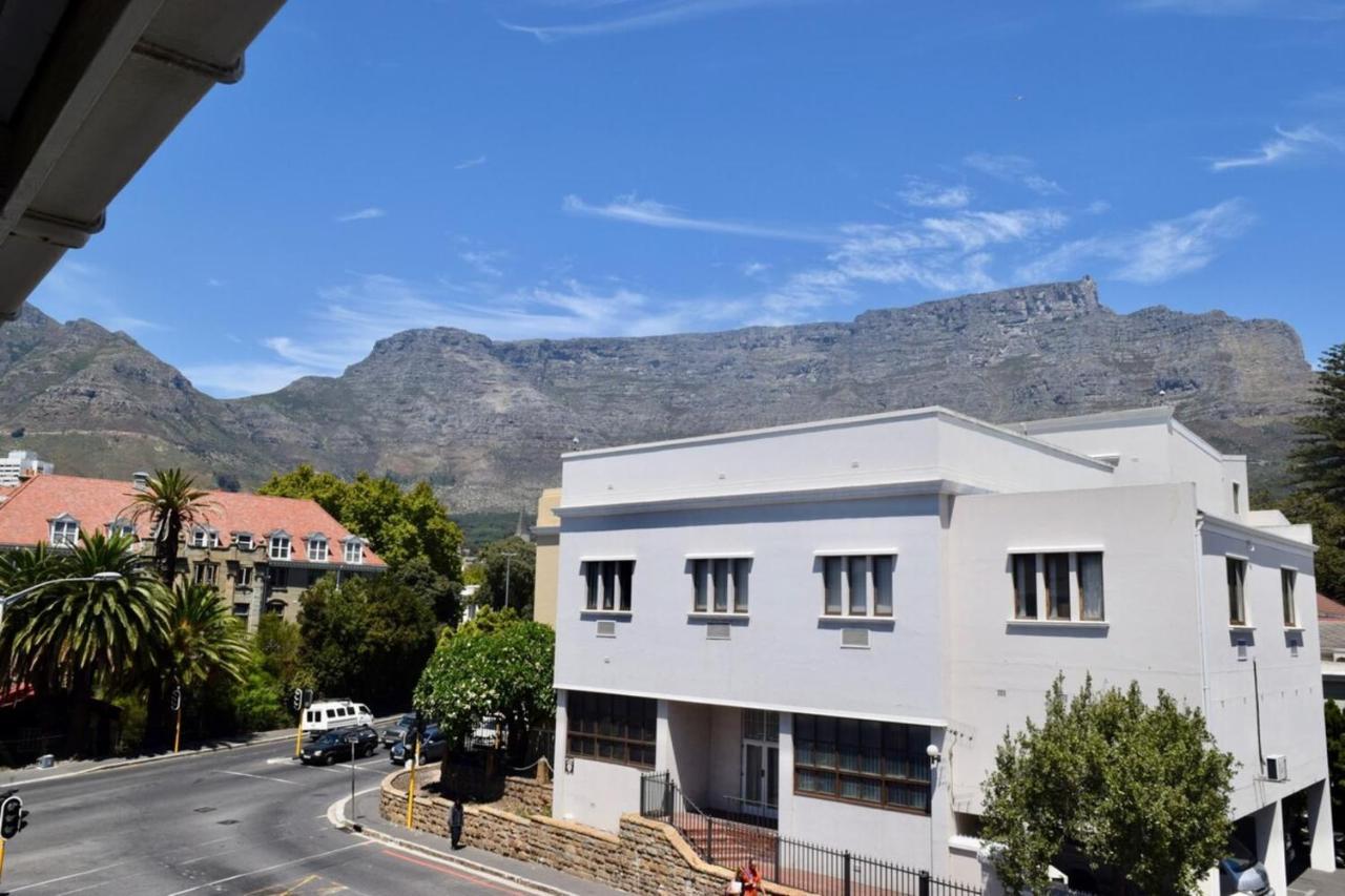 Vibrant And Safe 2 Bedroom * Cape Town