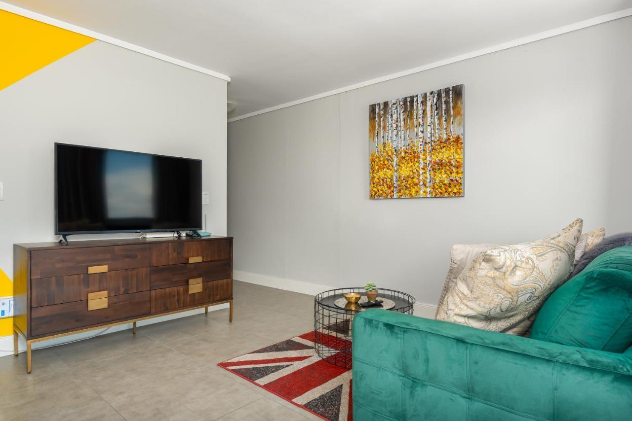 Apartment Waters Edge Cape Town