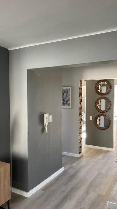 Cheerful 2 Bedroomed Townhouse With Patio Apartment *