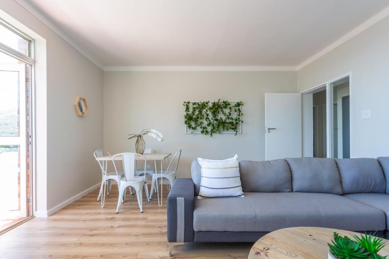 Woodlands Apartment *