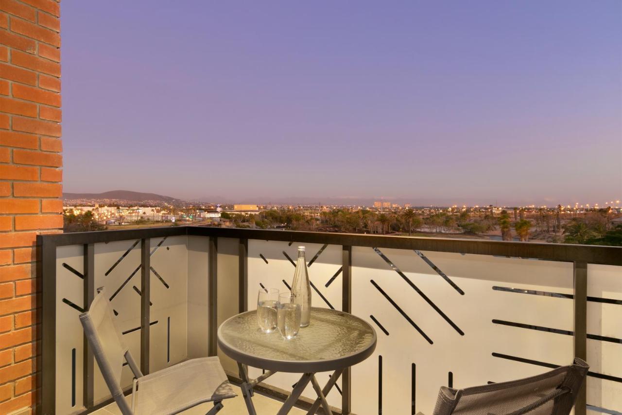 Apartment Bridgewater One 605 By Hostagents Cape Town