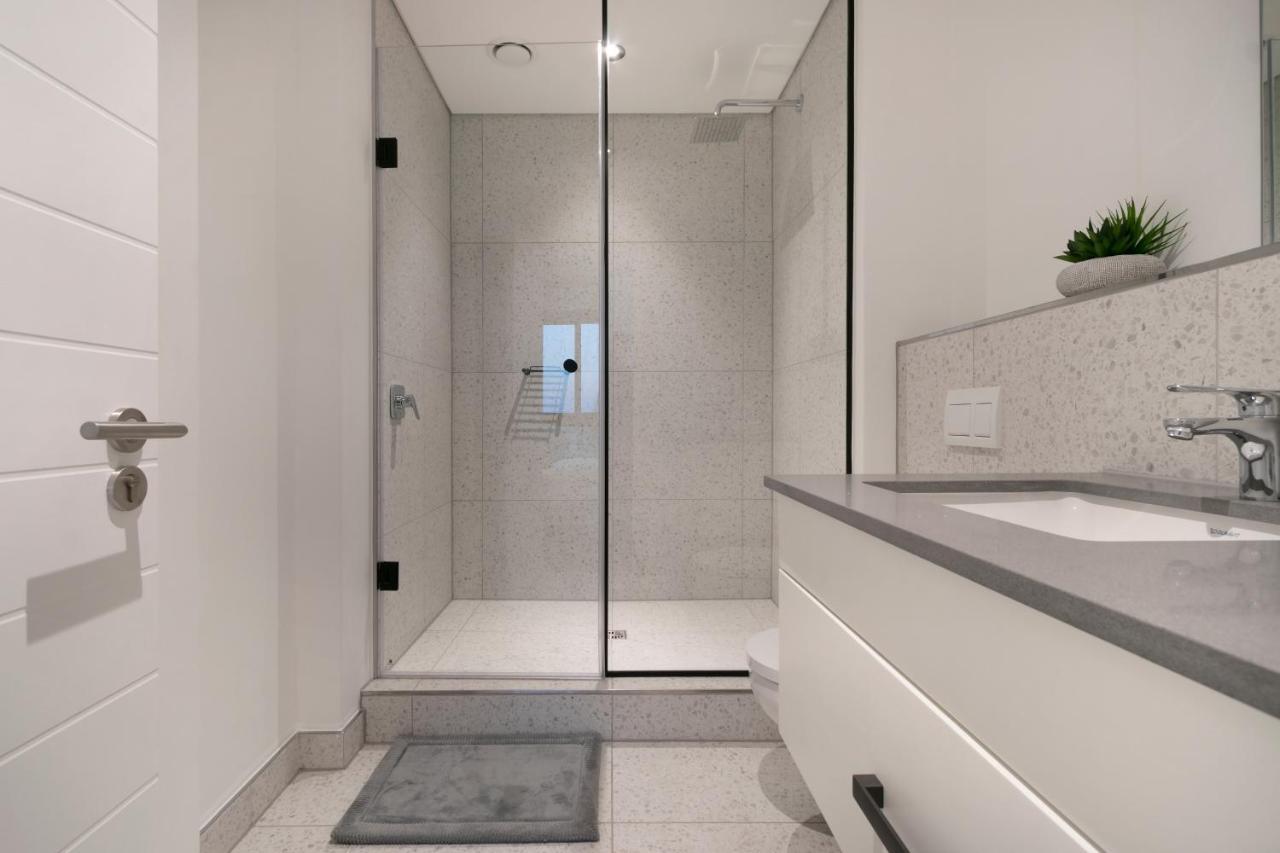 Bridgewater One 605 By Hostagents *